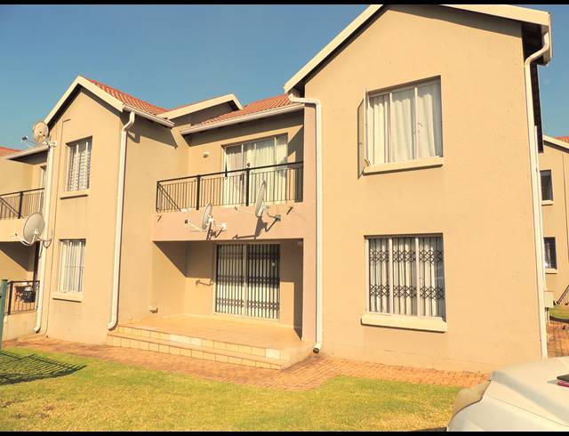 2 BEDROOM APARTMENT FOR SALE IN WILLOWBROOK